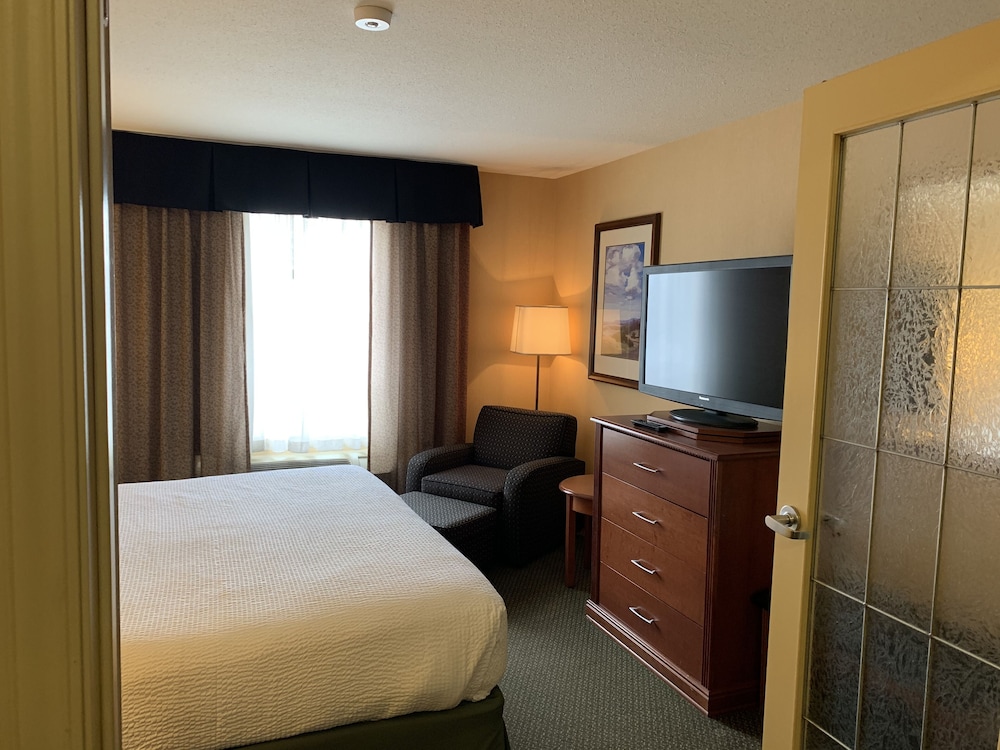 Merit Hotel And Suites 21/66