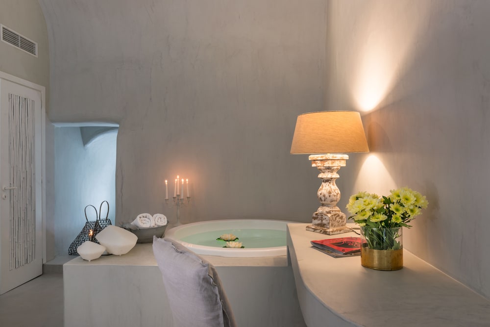 Mythical Blue Luxury Suites 29/50