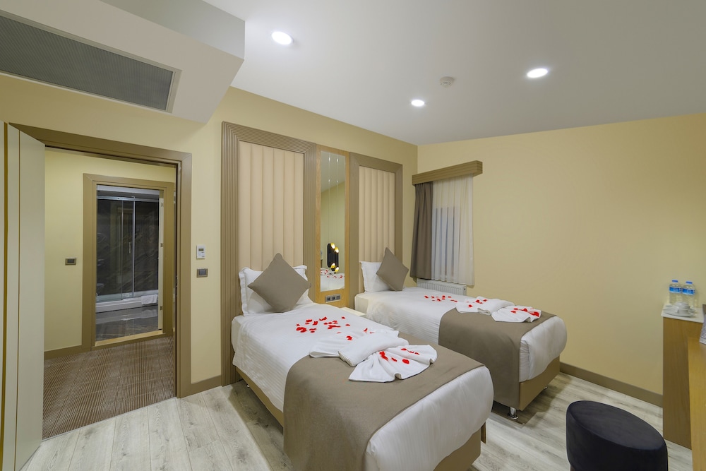 Brako Hotel 12/43