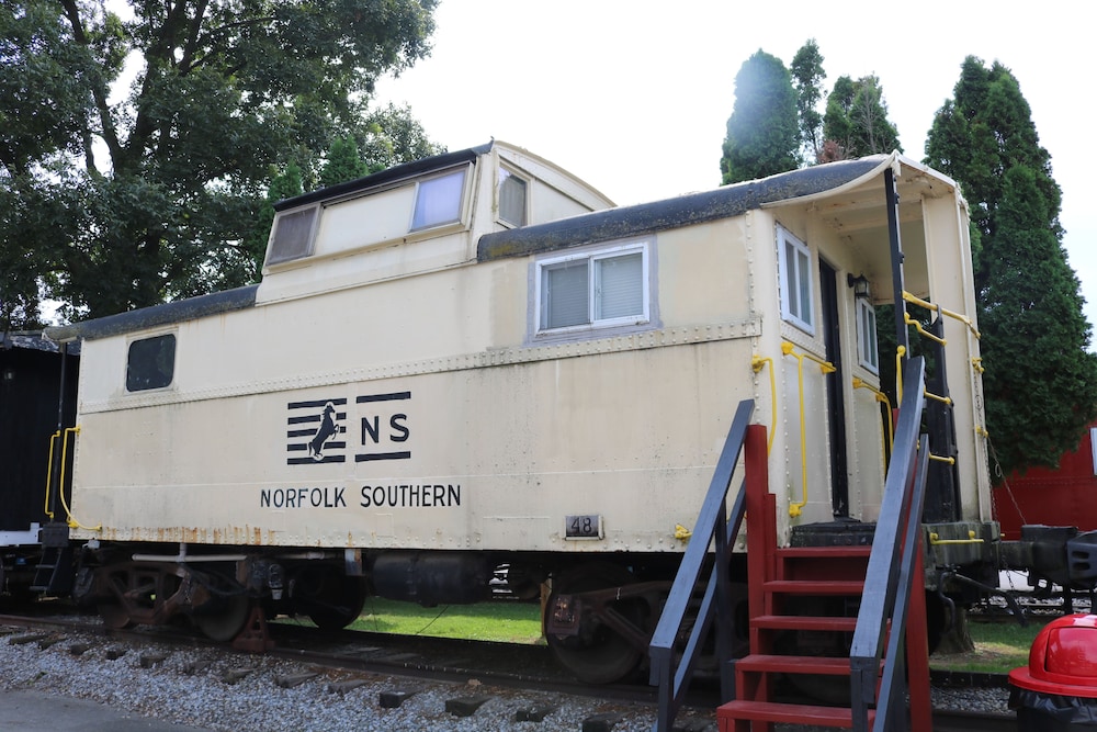 Red Caboose Motel 4/50