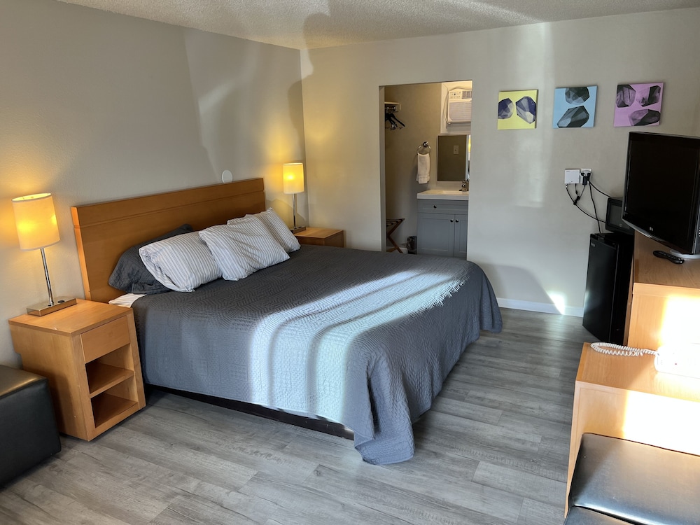STANDARD, KING BED