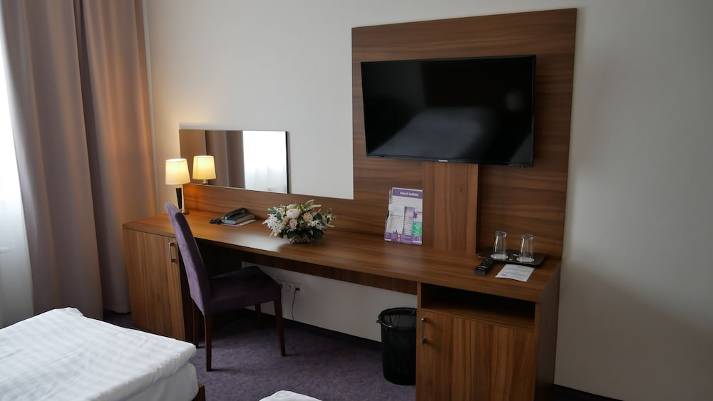 Hotel Saffron 52/64