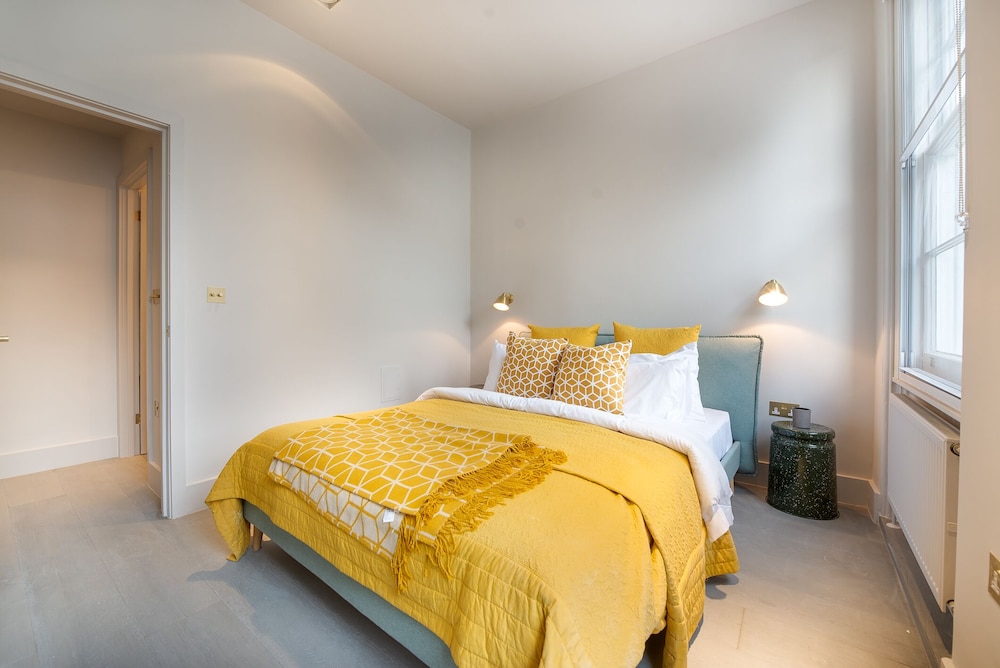 South Kensington by CAPITAL 11/65