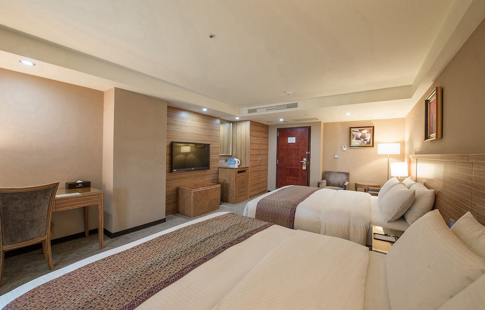 غرفة قياسية رباعية بسريرين كوين بحوض استحمام، Arsma Hotel 7/10