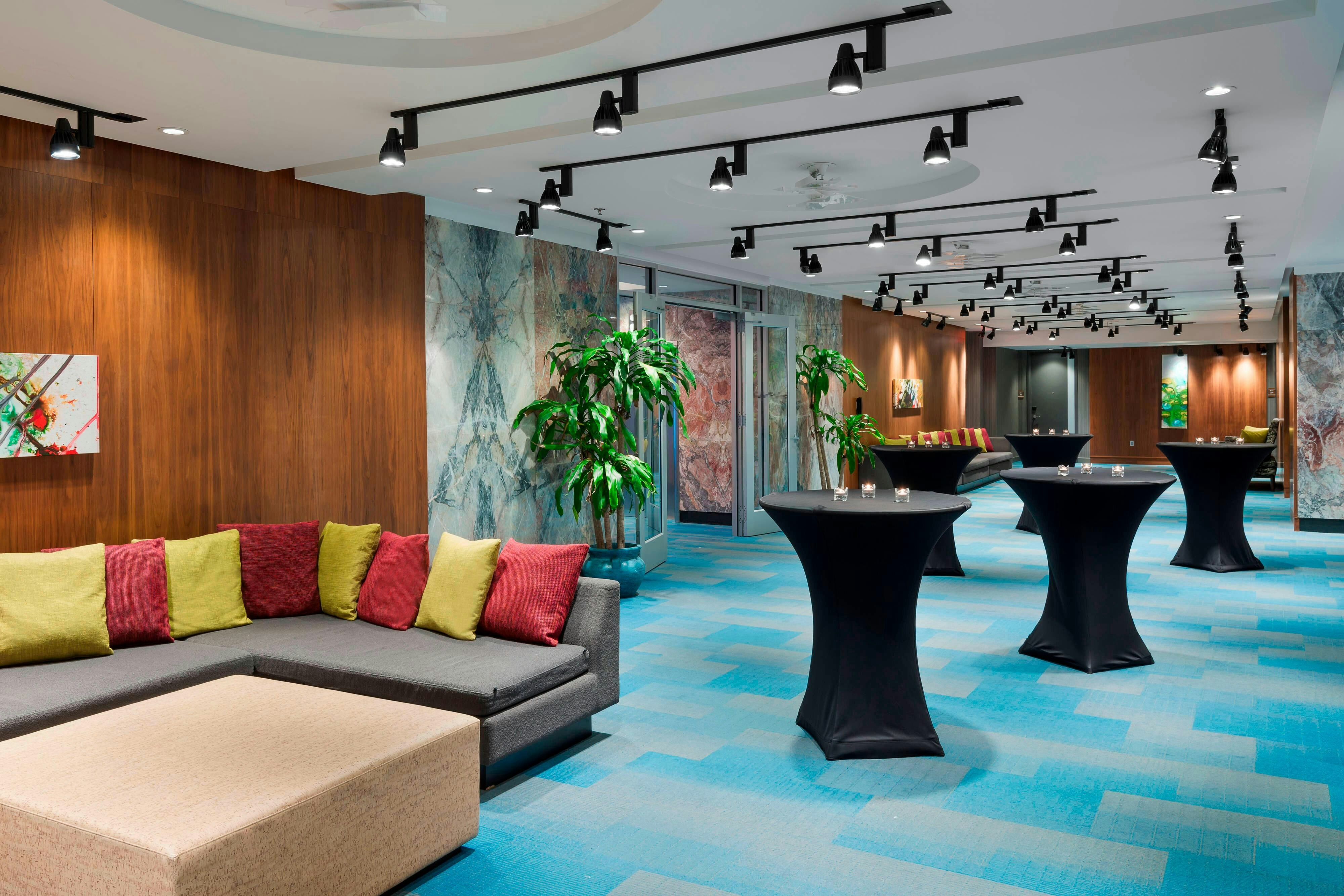 Aloft Orlando Downtown 24/47