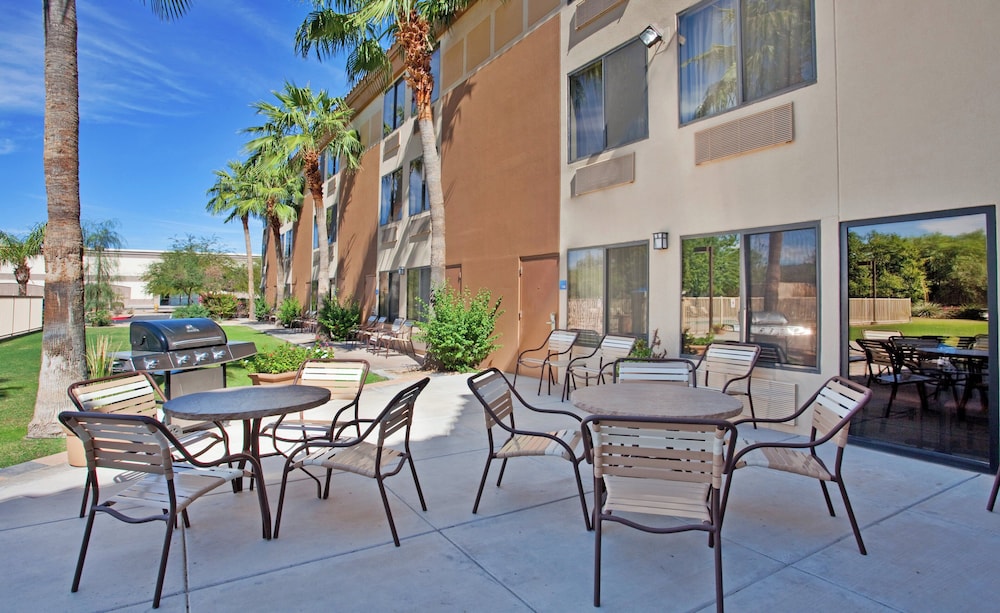 Holiday Inn Express Scottsdale North 31/40