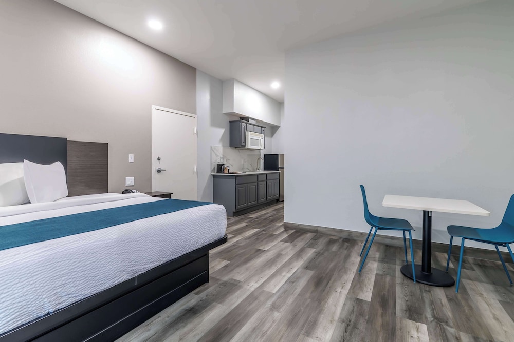 Studio6 Suites Brenham, TX 20/47