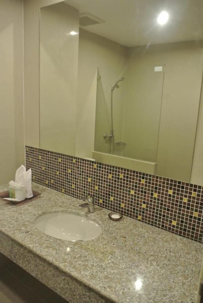 S Tara Grand Hotel 40/44