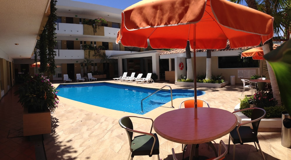 Azteca Inn Hotel 21/62