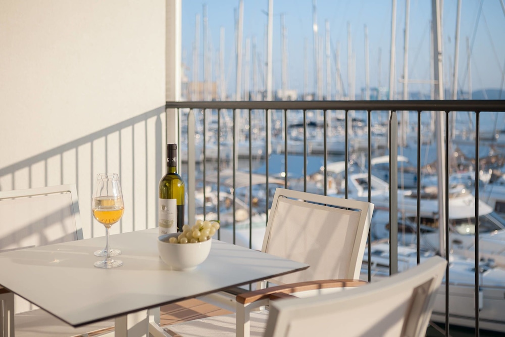 Marina Baotic Apartments 39/50