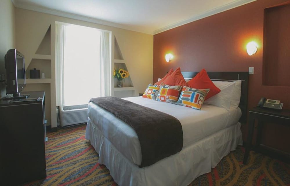 Nesva Hotel 10/37
