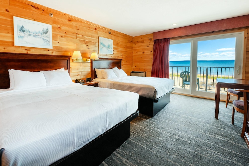 Island, Deluxe, 2 Queen Beds, Lake or Beach View, Balcony