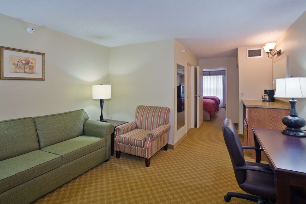 AmericInn by Wyndham Iron Mountain 37/51