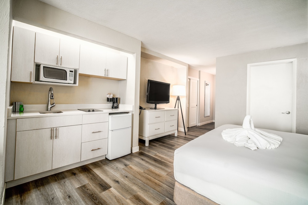 Room, King Bed, Ocean Front, Sofa, Kitchenette