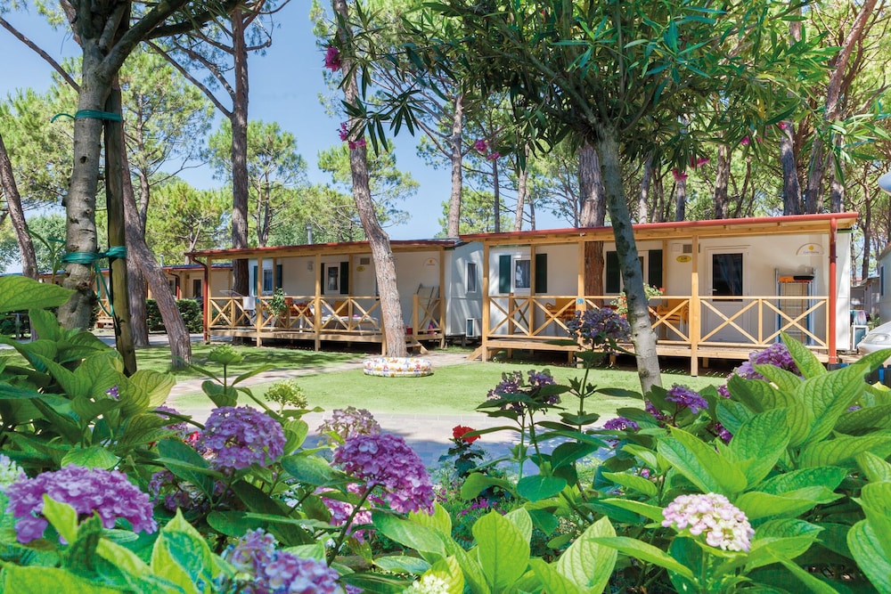 VELA BLU CAMPING VILLAGE 7/67