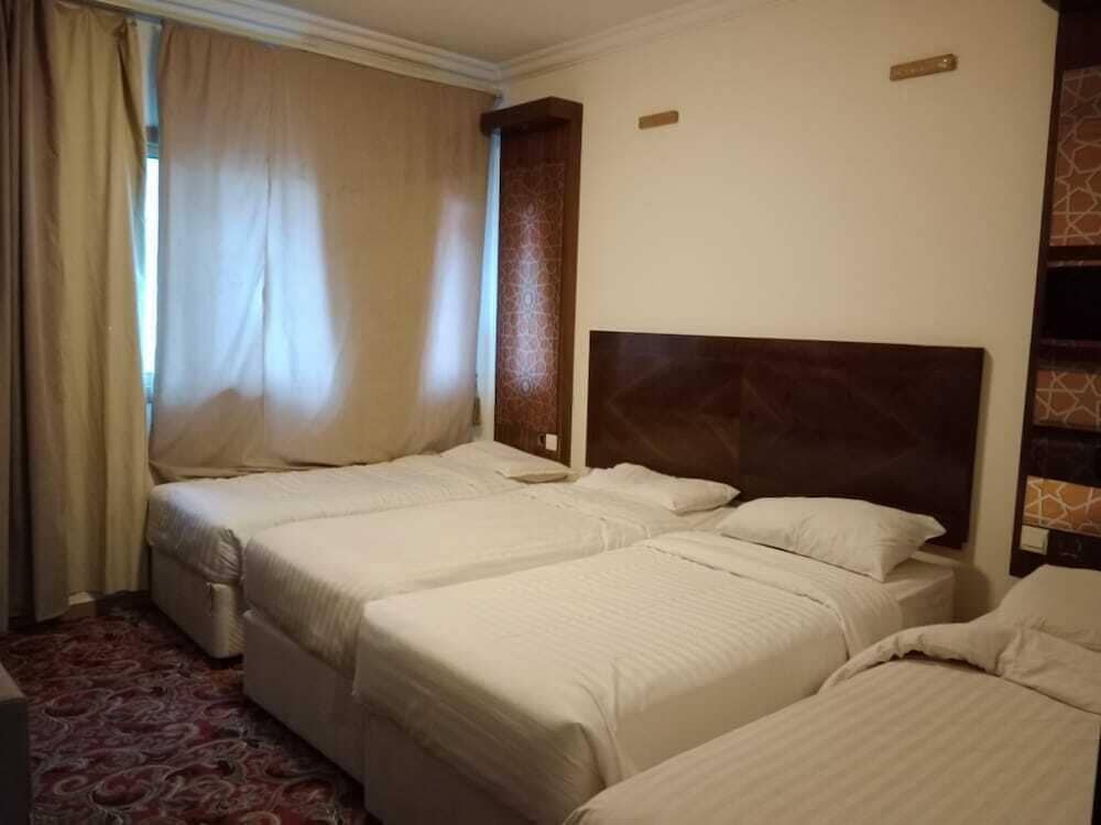 غرفة قياسية رباعية بأربعة أسرّة