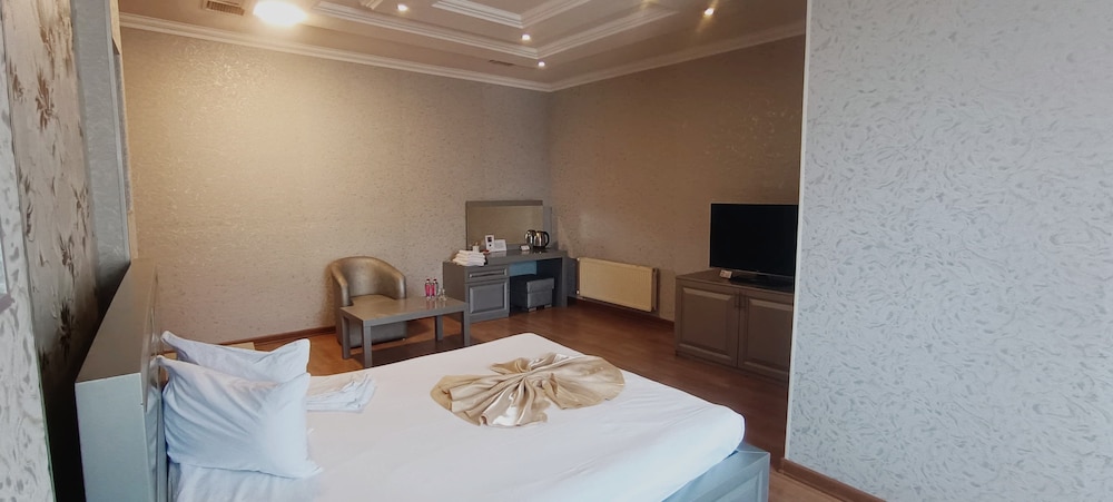 Deluxe Hotel Ganja 17/55