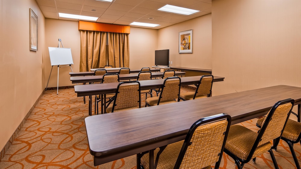 Best Western Plus Flowood Inn & Suites 36/39
