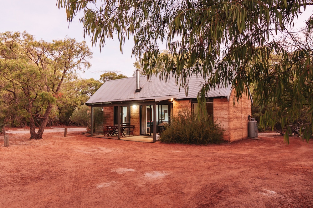 BUSSELLS BUSHLAND COTTAGES 41/47