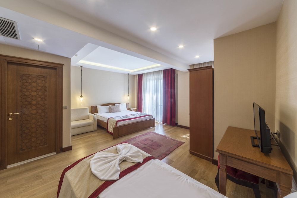 Lalinn Hotel 47/72