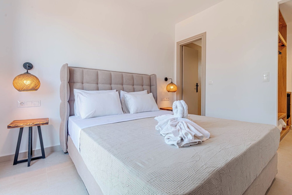 DELUXE, SEA VIEW, BALCONY