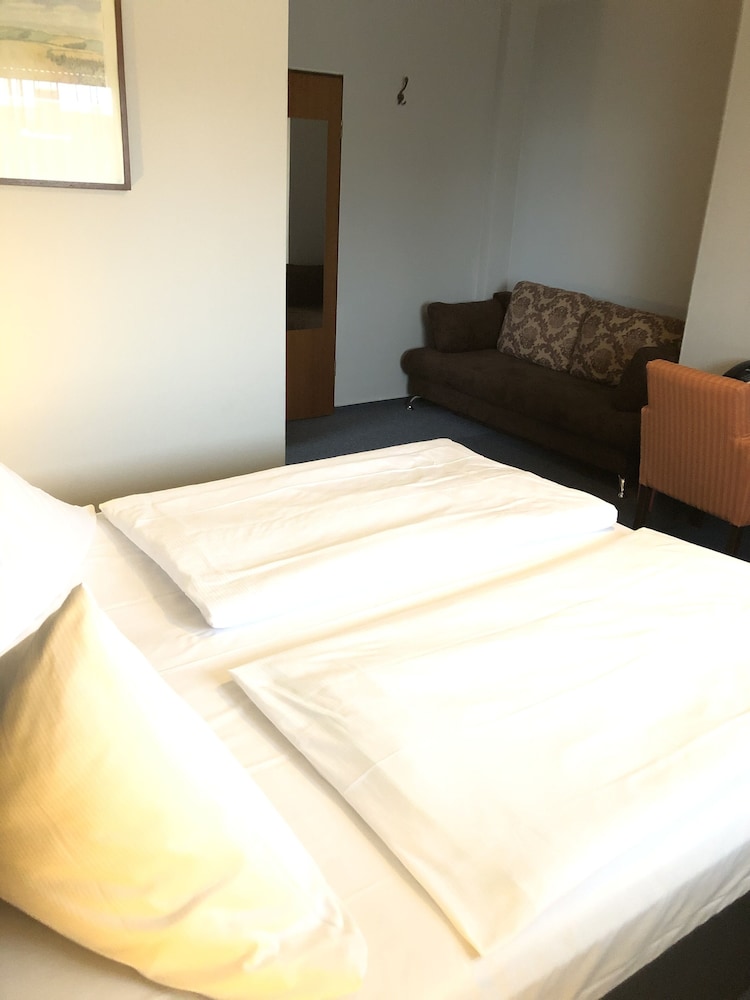 Parkhotel Lindenhof 13/40