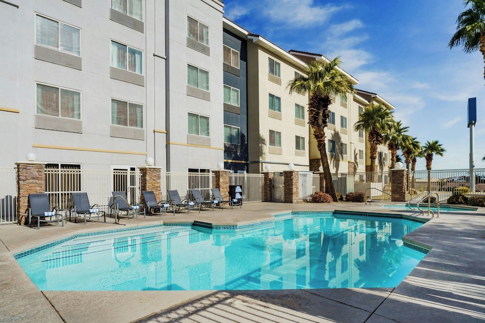 Fairfield Inn and Suites by Marriott Las Vegas South 8/57