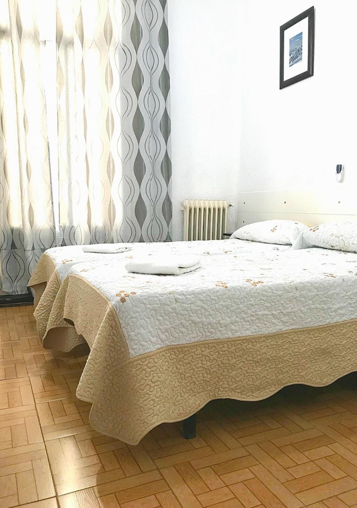 ROOM, DOUBLE OR TWIN BED, WITH EXTRA BED