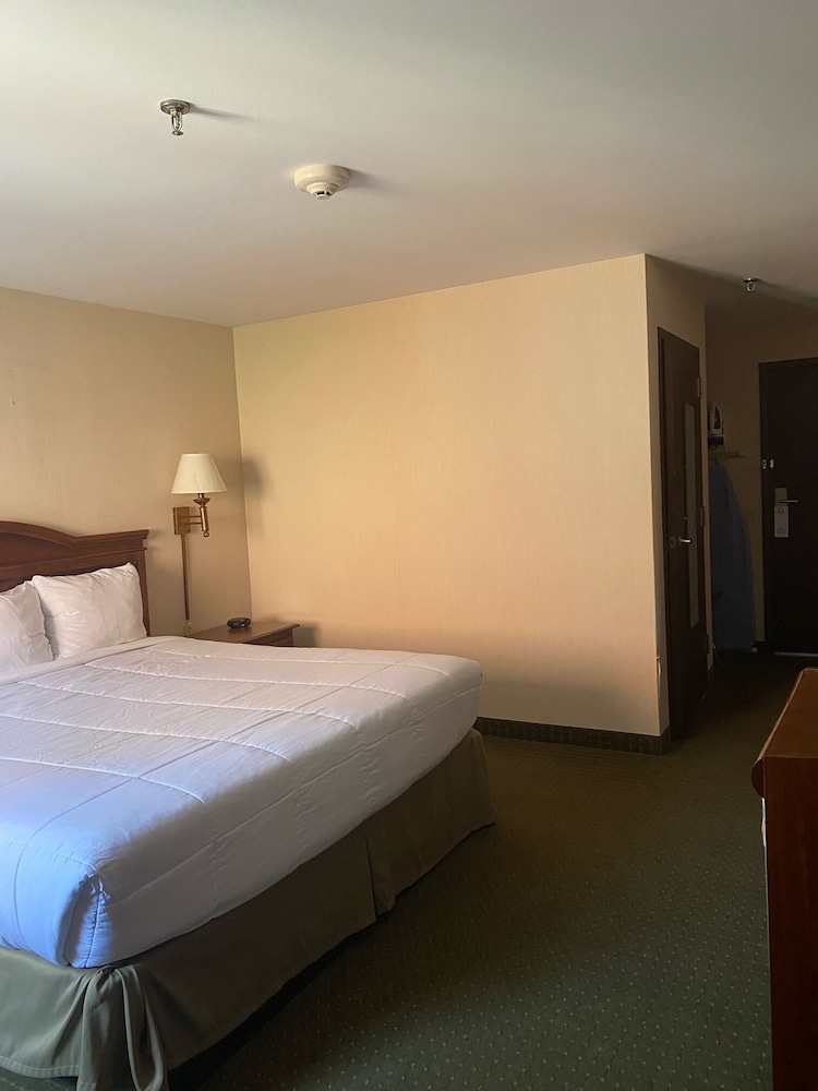 Ramada by Wyndham Pottsville/Frackville 6/31