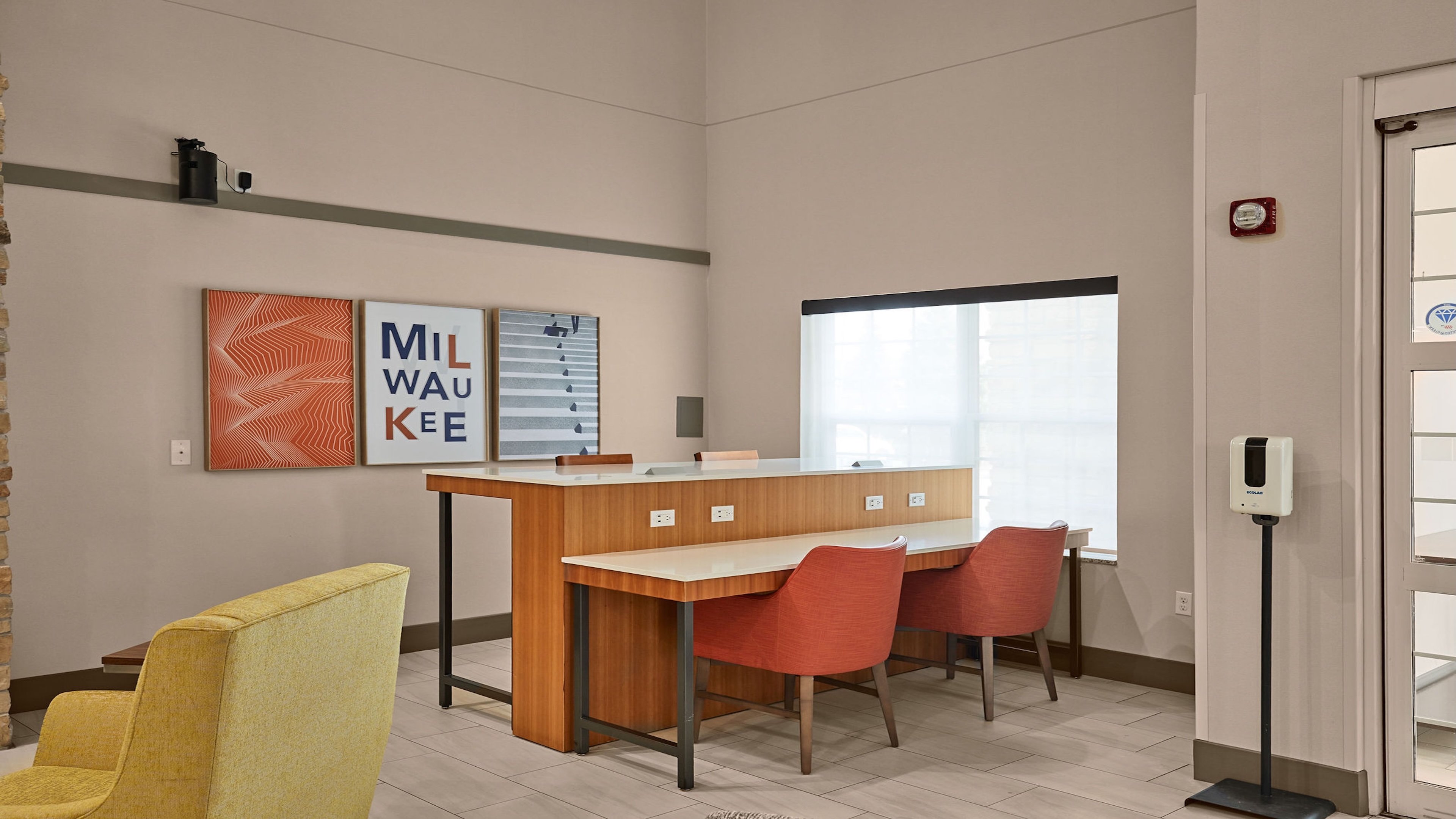 Holiday Inn Express Hotel And Suites Milwaukee Airport 69/74