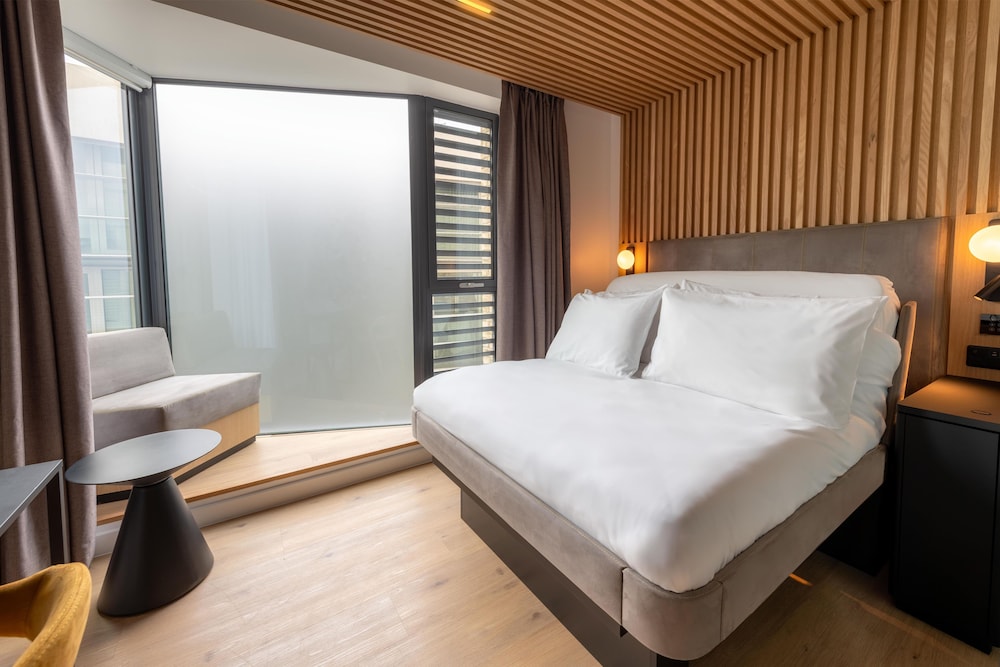 YOTELPAD London Stratford, Select by Hilton 26/50