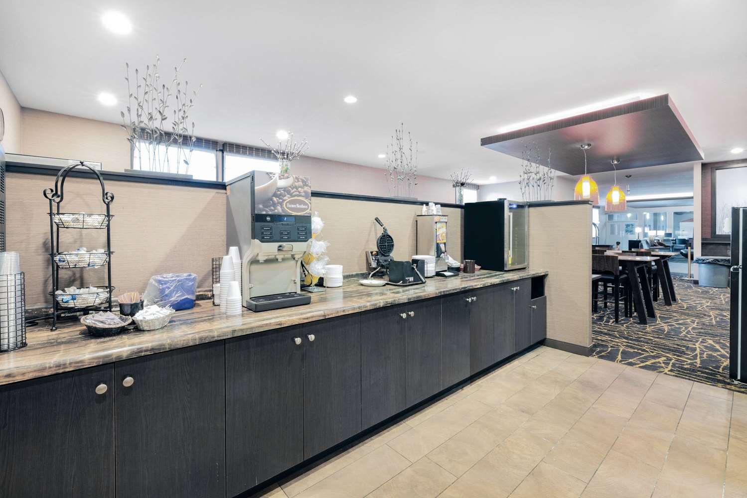 Ramada By Wyndham Grand Forks 5/40