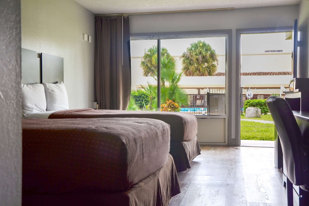 Rodeway Inn Sun City Center 29/46