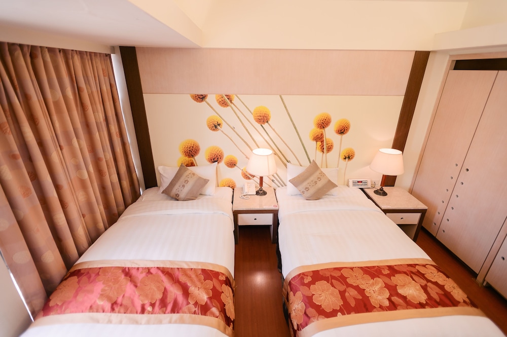 BUSINESS, TWIN BEDS