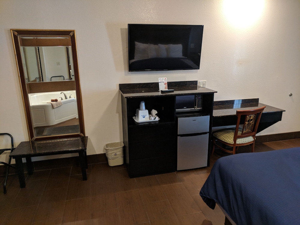 Americas Best Value Inn Brownsville 20/35