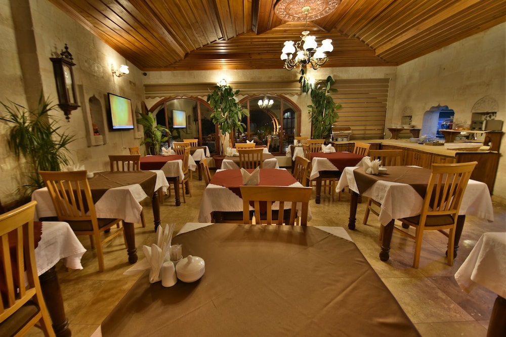 Harman Cave Hotel 63/78