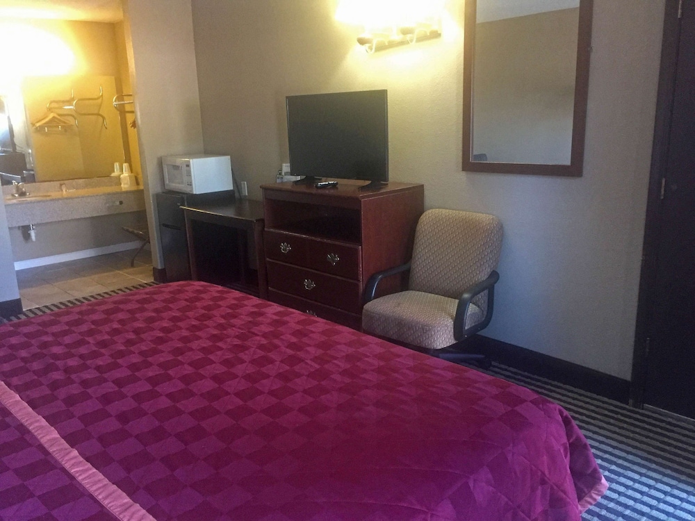Americas Best Inn - Eureka 6/14