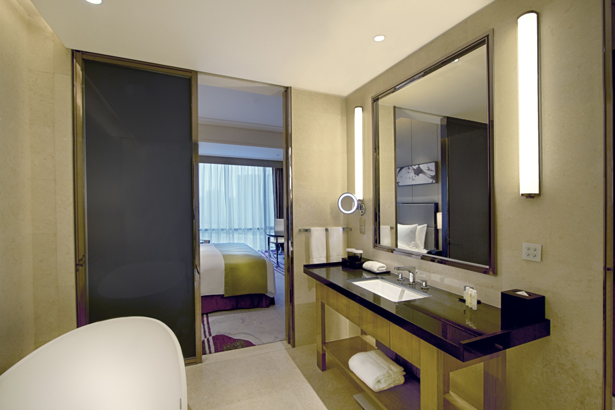 Executive, Suite, King Bed, Doubletree By Hilton Heyuan 3/8