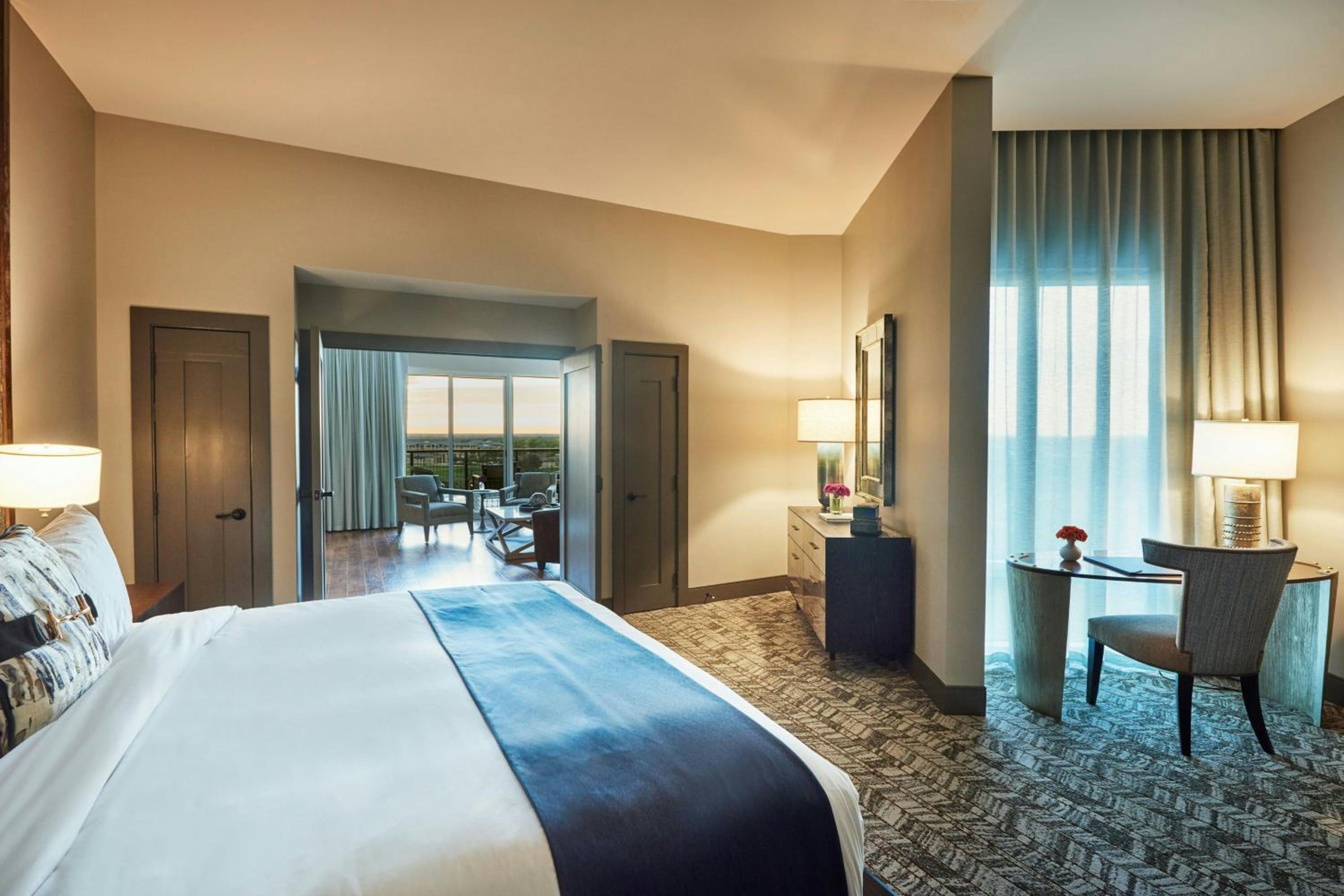 Atlas, Lake, Suite, King Bed