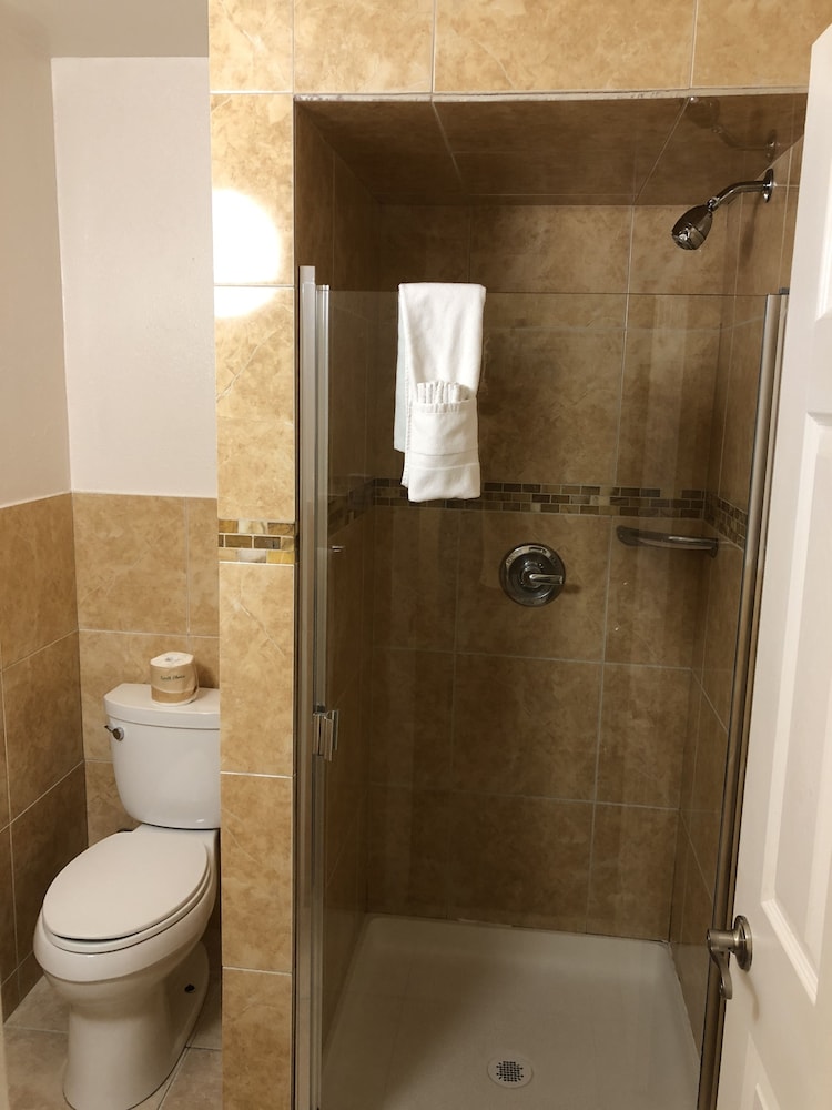 Lombard Plaza Motel 57/64