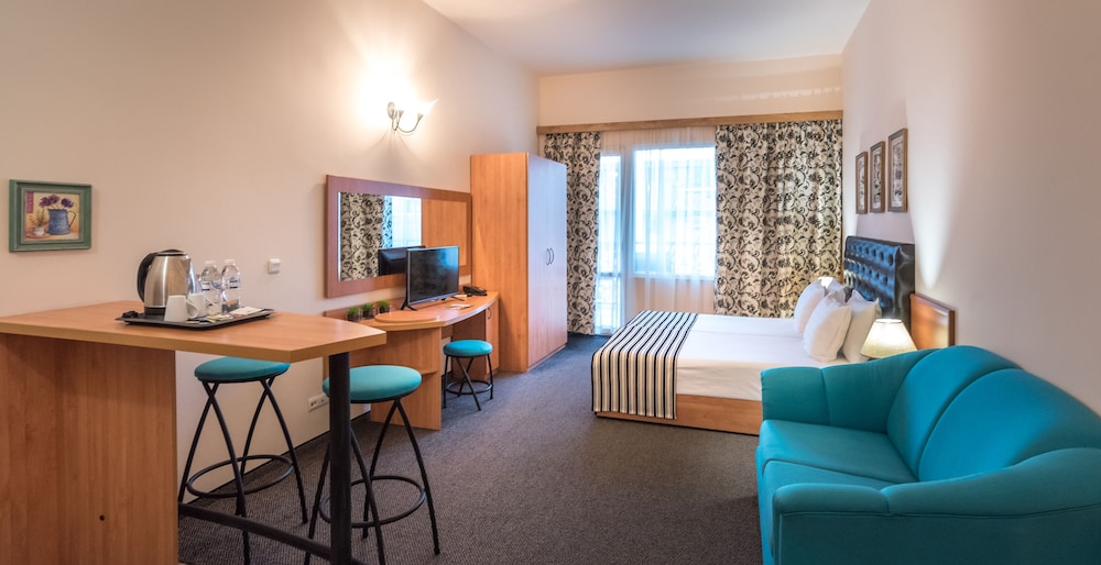 Lotus Hotel 34/63