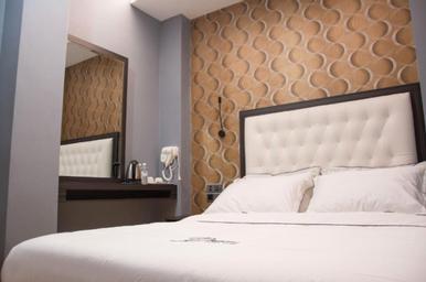 Theme, Deluxe, Queen Bed
