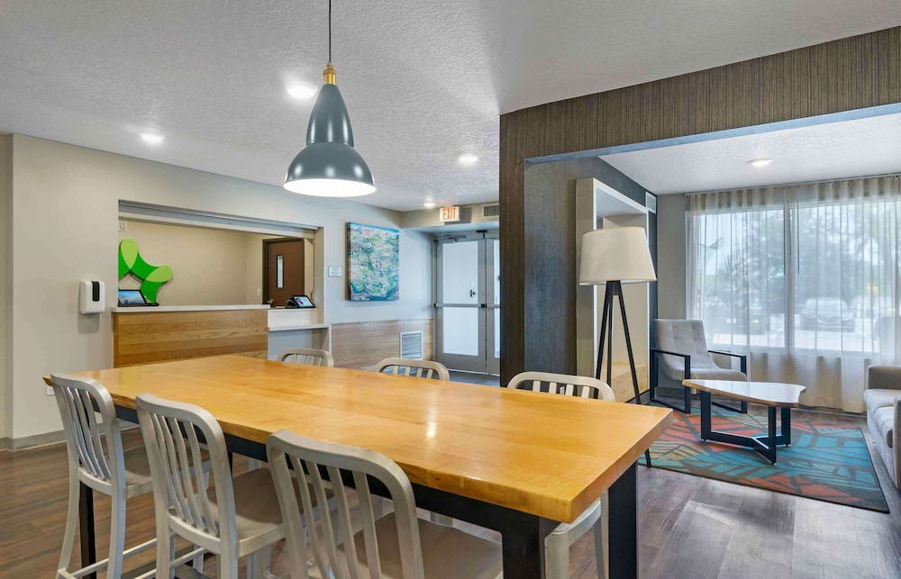 Extended Stay America Select Suites - Tampa - Northeast 16/24