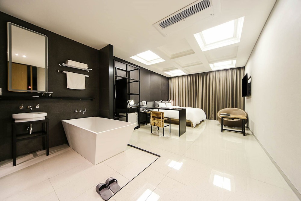 Yeoubi Hotel 10/61