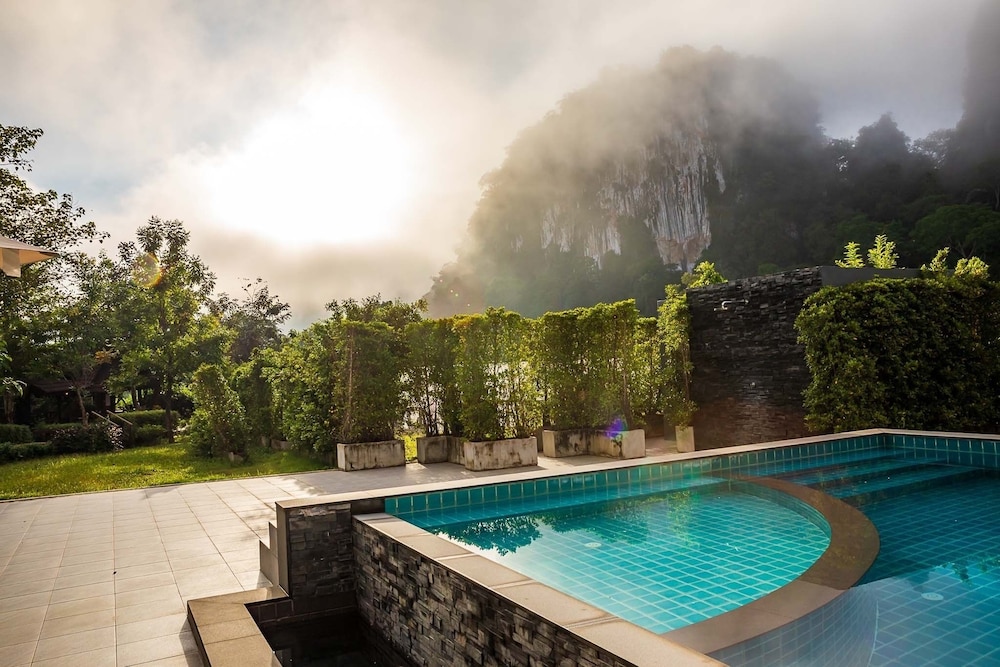 Montania Lifestyle Hotel 40/50
