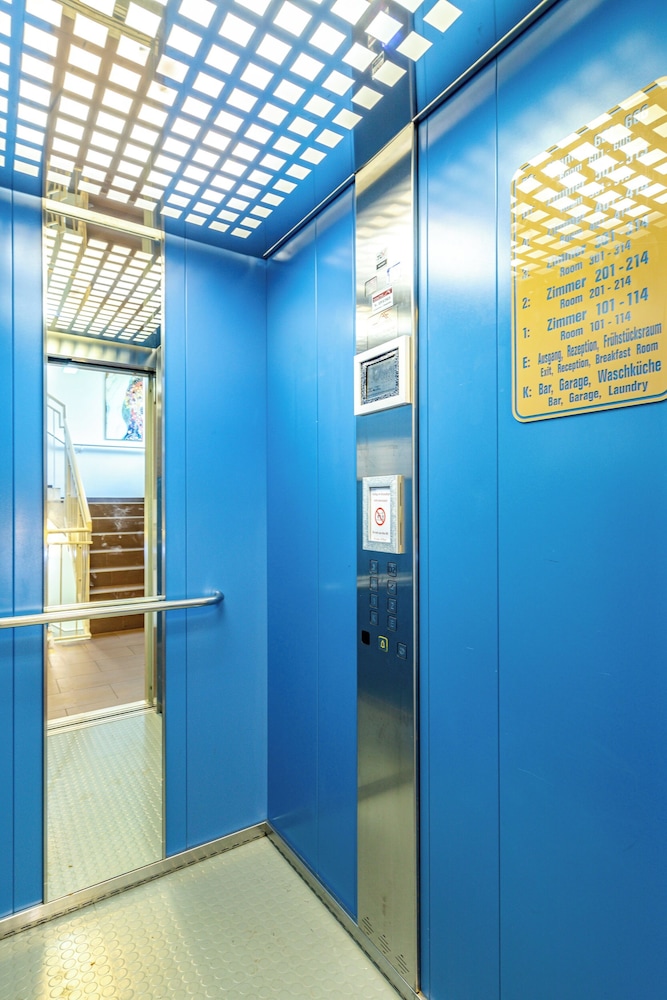 A T Holiday Hostel Wien 38/77