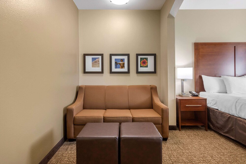 Comfort Inn & Suites Glenpool 18/32