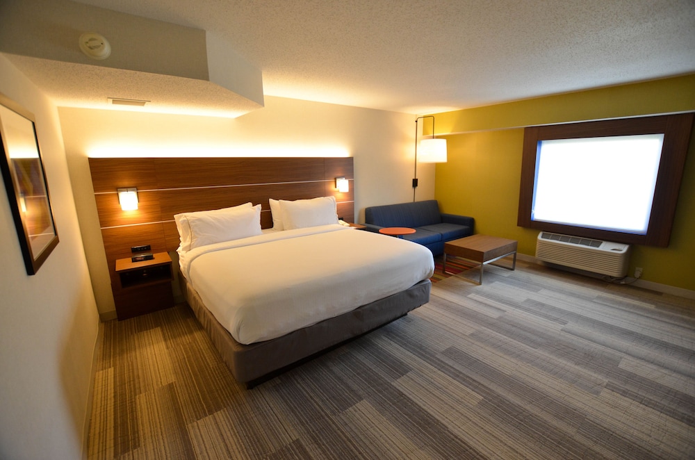 Holiday Inn Express Pittsburgh-Bridgeville 11/42