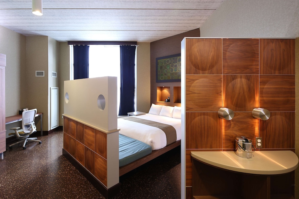 Tulyp, Tapestry Collection by Hilton 21/48