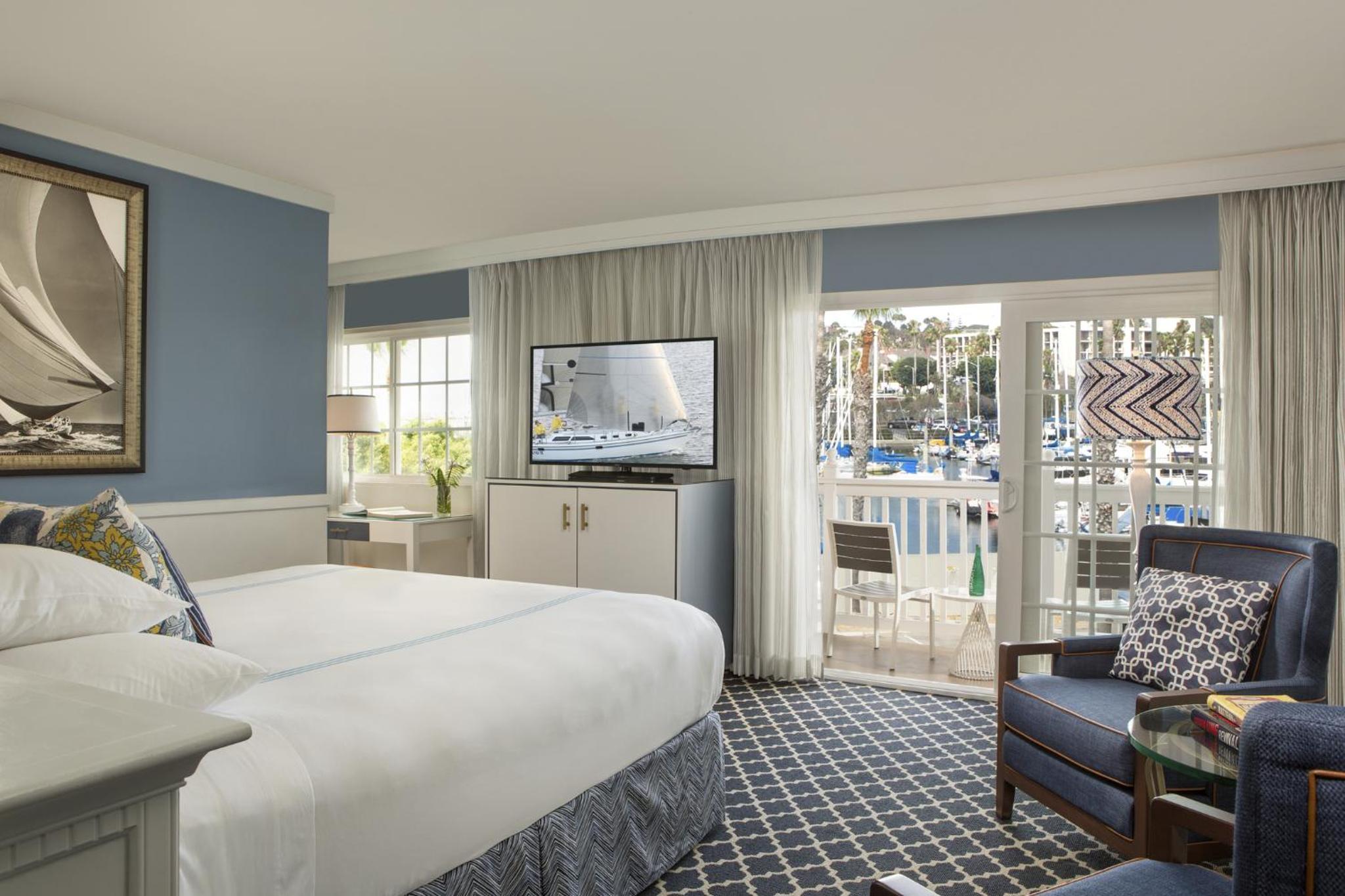 Guest Room, Deluxe, King Bed, Marina Side، Portofino Hotel And Marina 2/2